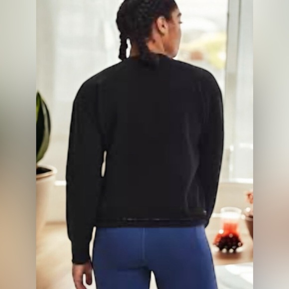 Under Armour UA Sweater Womens Black Crewneck Sweatshirt Pullover Gym SM EUC - Picture 2 of 15